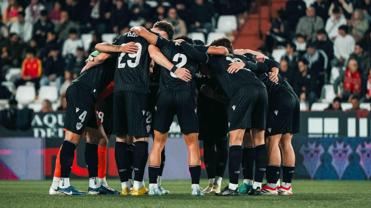 El Almería rescató un empate en el descuento después de un partido muy gris frente al Albacete Balompié.