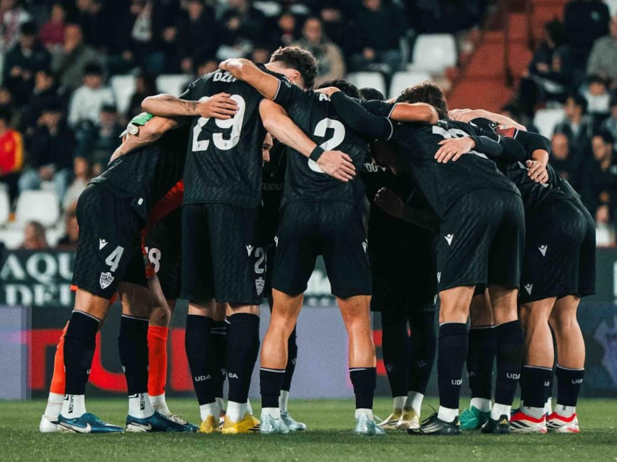 Arribas salva un puntazo para un Almería que vive al límite (1-1)