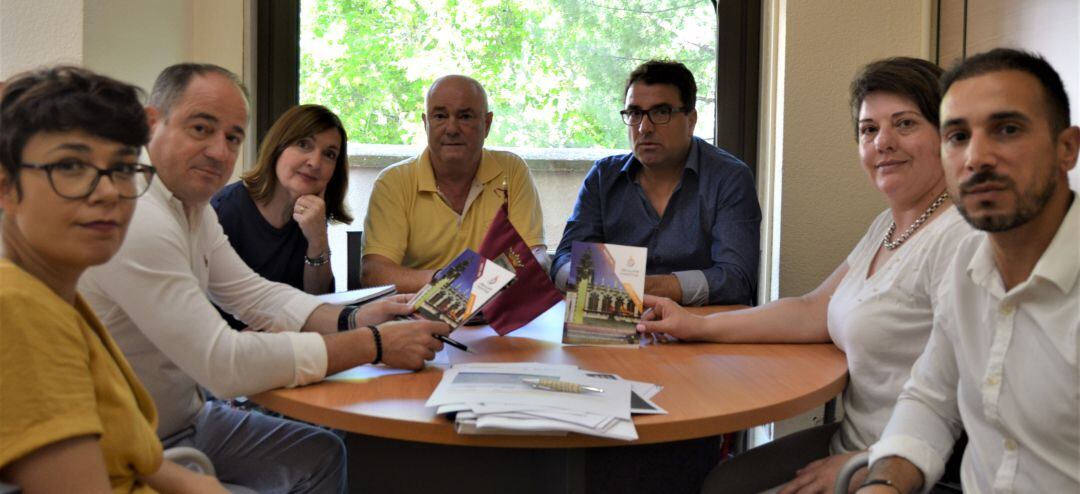 Imagen de la reunión entre el Ayuntamiento y APRECU