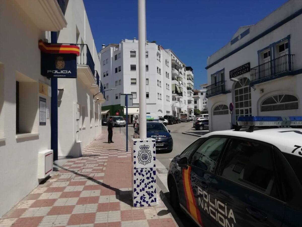 Acosa a una conductora en la autovía y la termina atropellando en Marbella