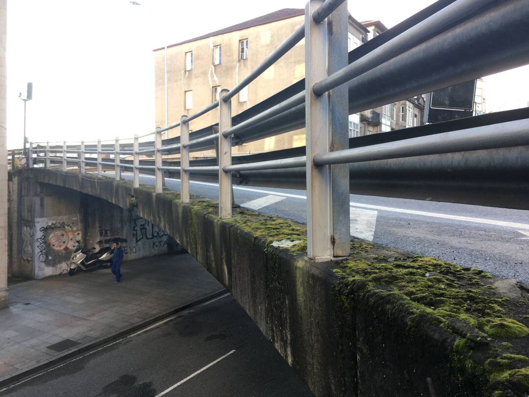 Puente de salida de la AP9 sobre la Avenida de Alfonso XII