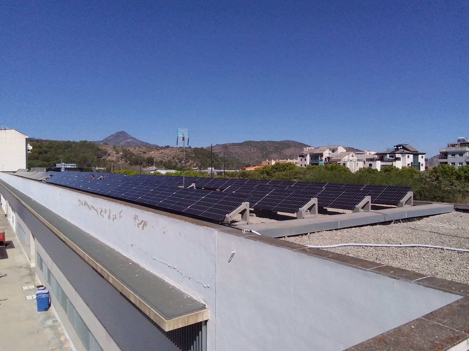 Placas fotovoltaicas en la Plaça Tirant