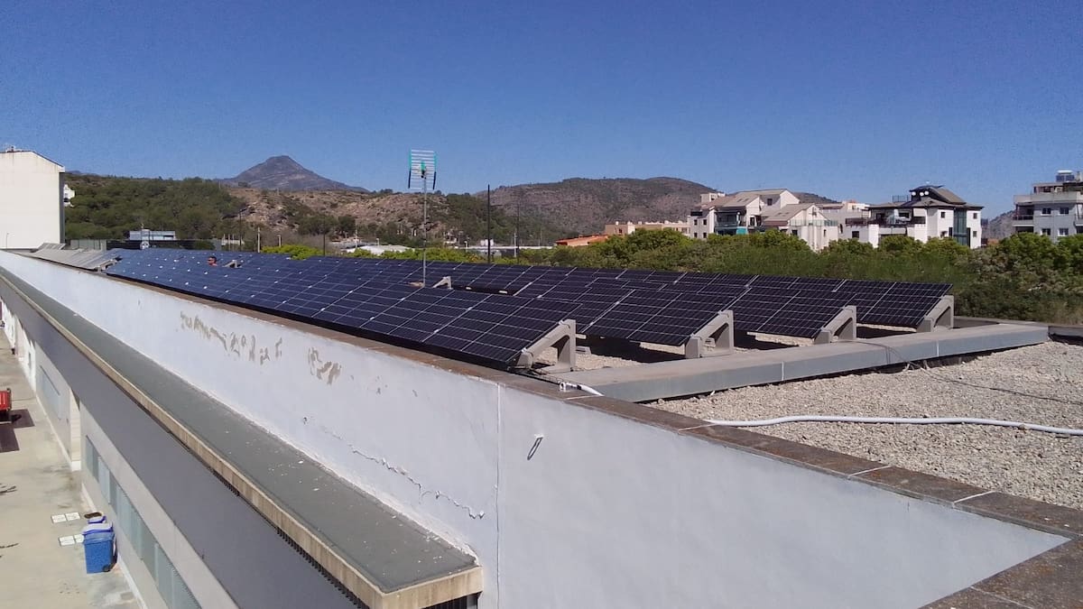Gandia ahorra ya 64.000 euros en consumo de luz gracias a placas fotovoltaicas