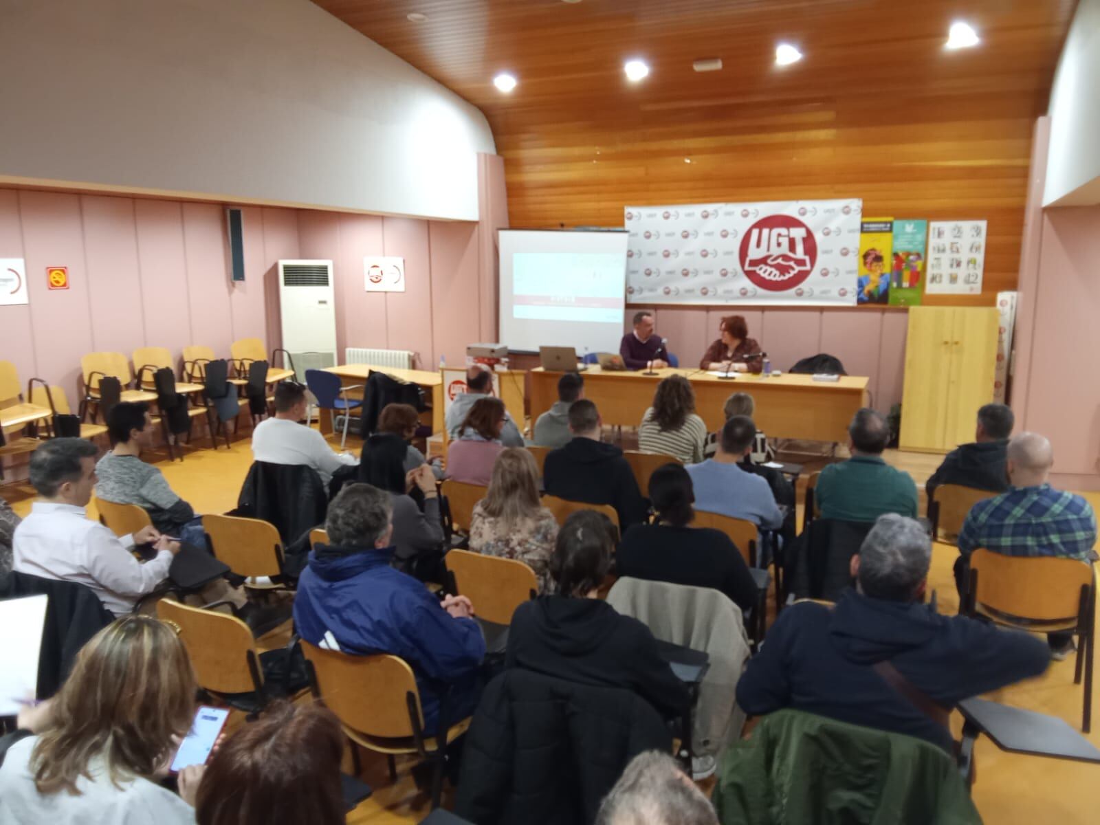 Momento del taller impartido por UGT "Accidentes de trabajo y Mutuas"