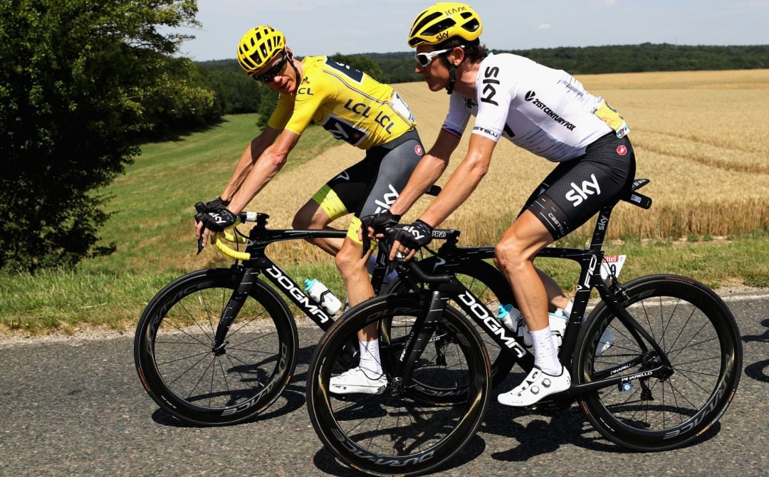 Froome y Thomas, cuando el Ineos se llamaba Sky durante un Tour de Francia.