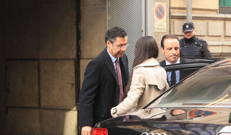 El presidente del FC Barcelona, Josep María Bartomeu, a la salida de la Audiencia Nacional.