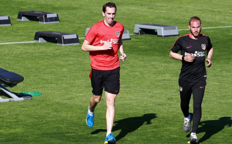 Godín entrena con el preparador físico en Majadahon