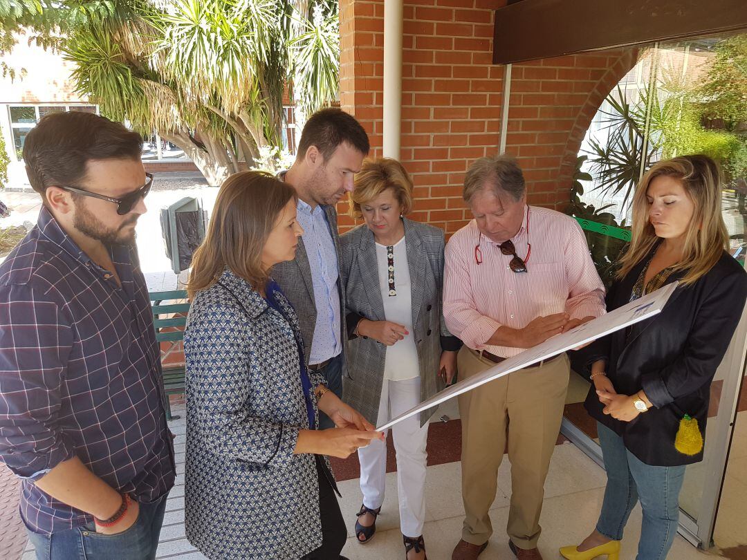 La Delegada del Gobierno, Ana Cobo, visita el Centro Residencial de Personas Mayores.