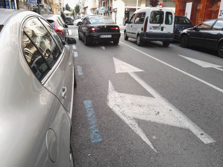 Vehículos en una calle de Elche