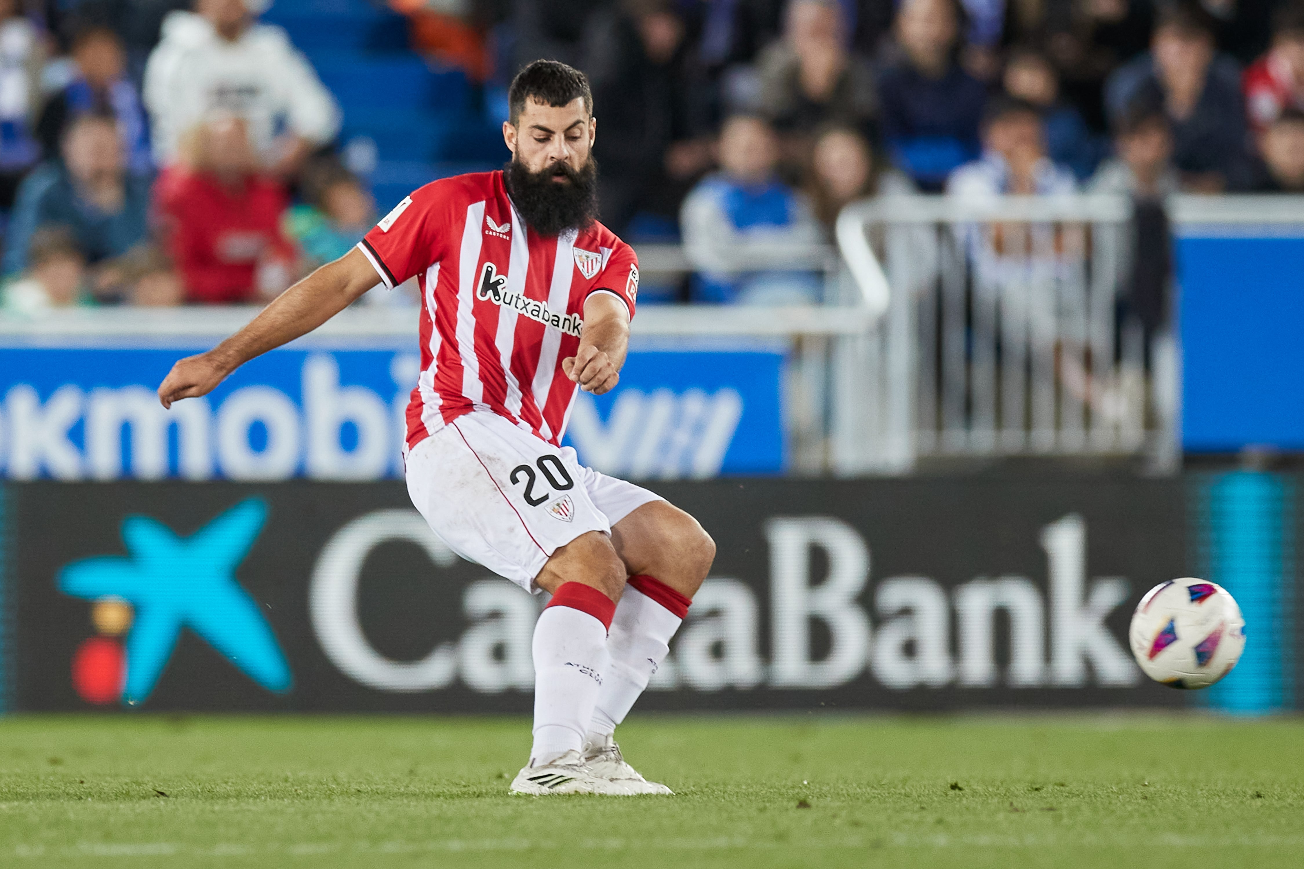 Asier Villalibre, durante el Athletic Club-Alavés