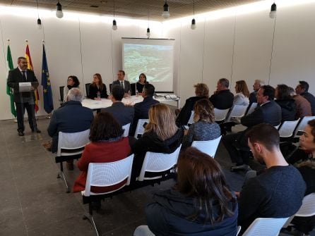 La cronologia de apertura fue presentada por la consejera de Salud, Marina Álvarez y el director gerente de la Agencia Sanitaria Alto Guadalquivir, Pedro Manuel Castro Cobos,