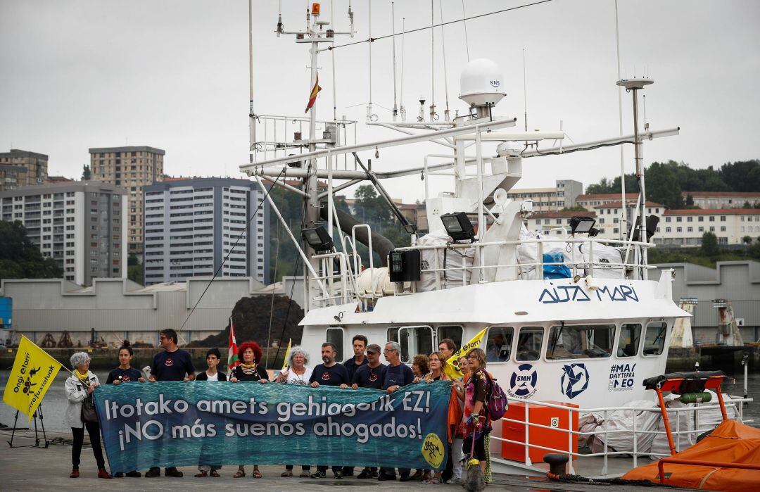 El buque de salvamento marítimo &#039;Aita Mari&#039; en el puerto de Pasaia tras la prohibición de rescate marítimo