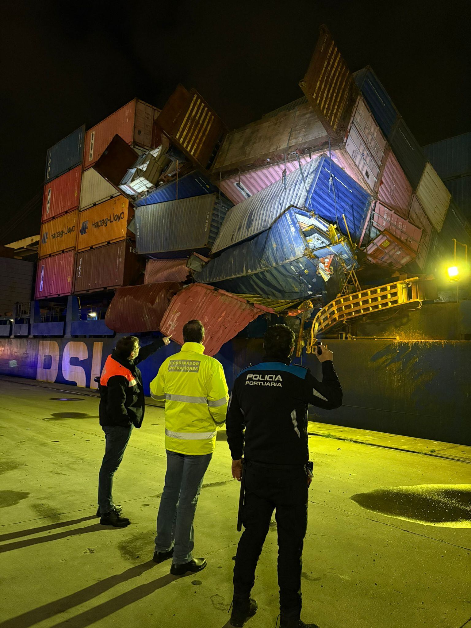 Así ha quedado la carga del María Francisca, atracado en el Puerto de Vigo.