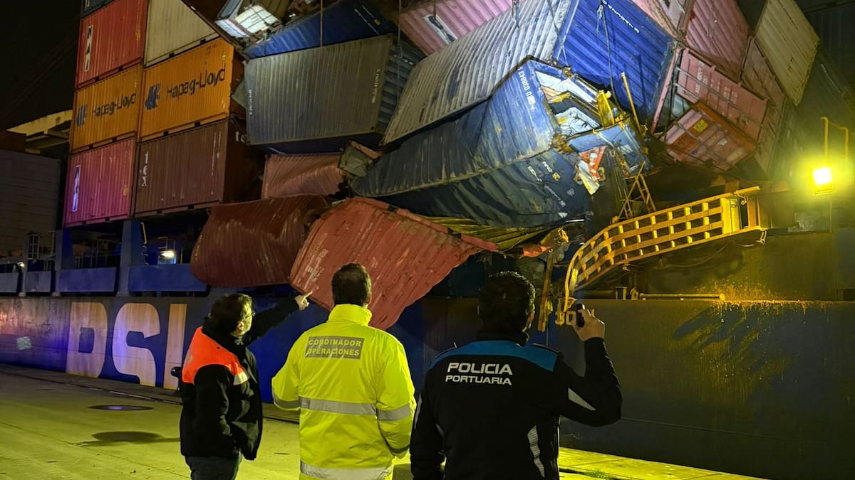 El buque María Francisca atraca en Vigo tras sufrir un grave corrimiento de carga en aguas de Portugal