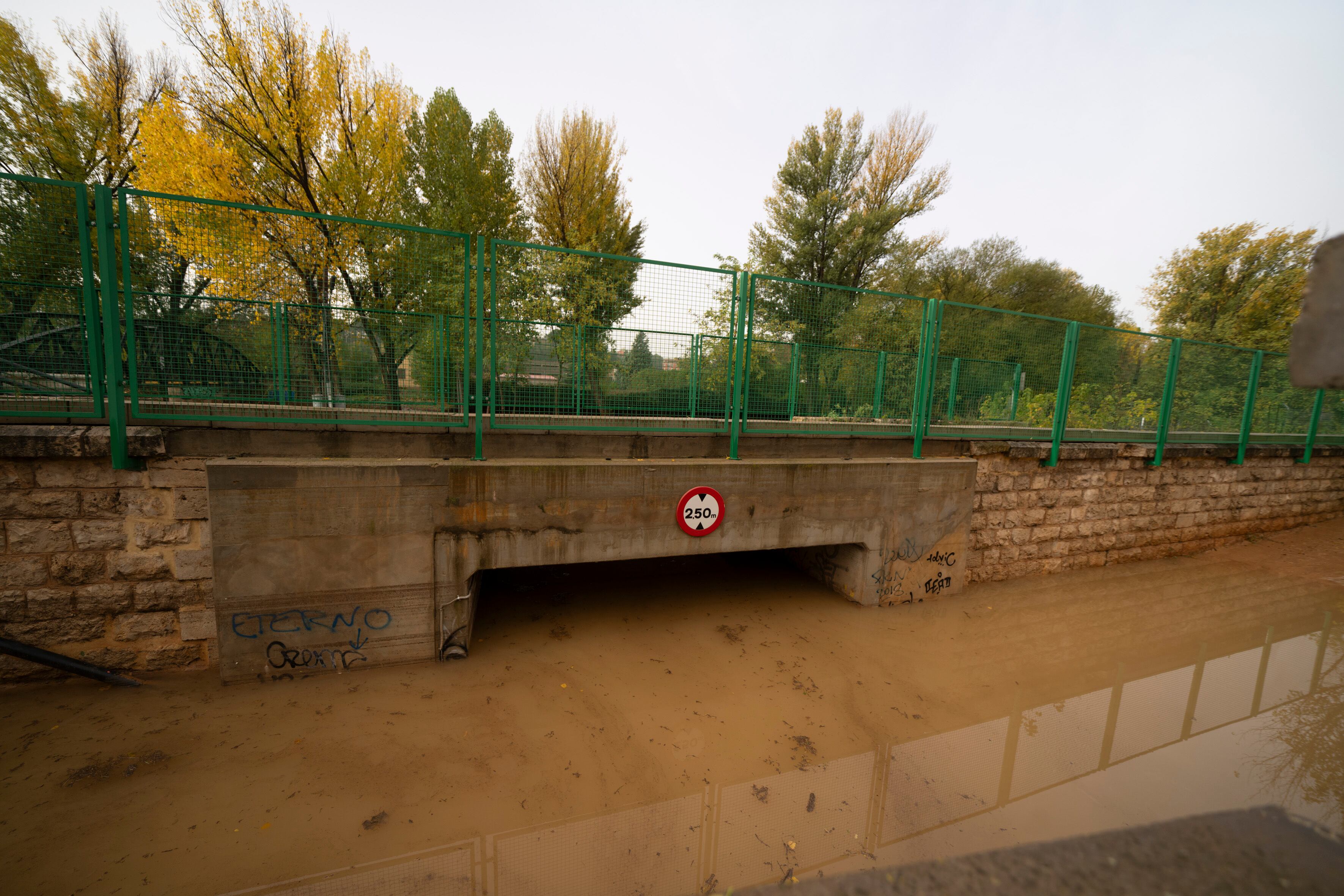 Vista de una zona inundada en Teruel este miércoles tras una noche de intensas tormentas ocasionados por la dana que afecta a todo el país y que ha dejado al menos 51 muertos en la provincia de Valencia. EFE/Antonio García