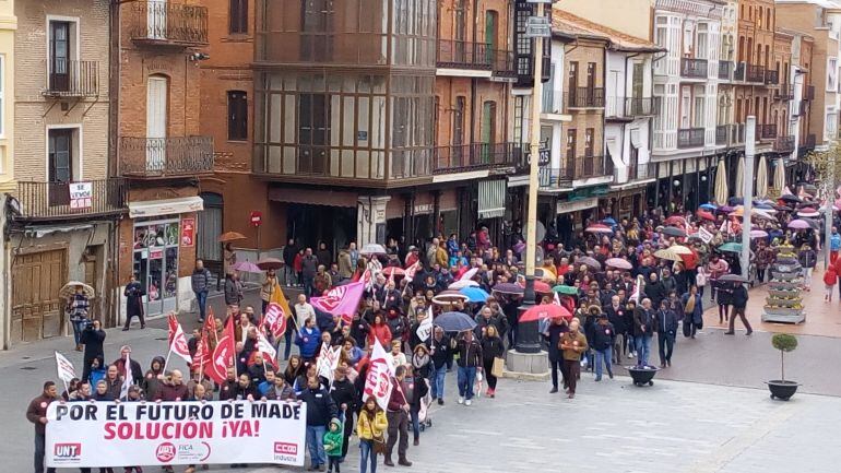 Cabecera de la manifestación en apoyo a Made a su entrada en la Plaza Mayor
