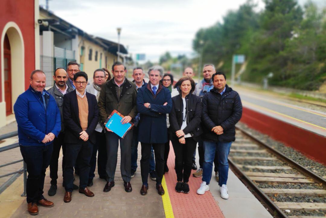 La delegació del Partit Popular de la Comunitat Valenciana en la seua visita a l&#039;estació d&#039;ADIF d&#039;Ontinyent