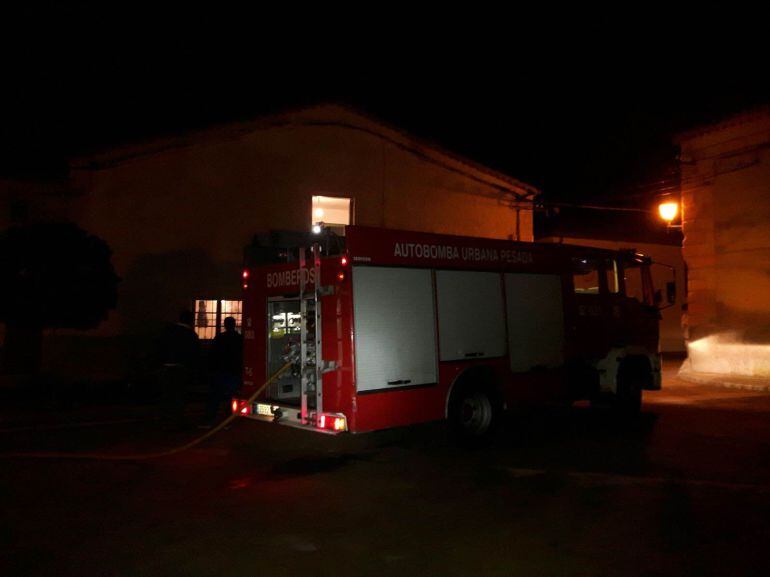 Autobomba trabajando en Pozanco