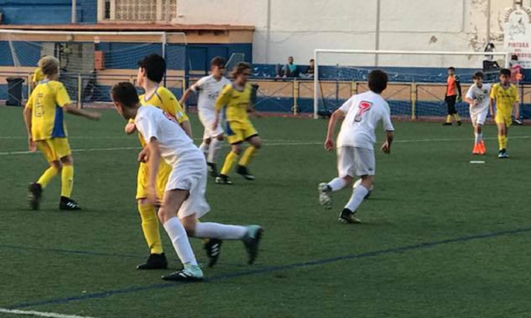 Partido de fútbol 8 en El Rodat, en Dénia.