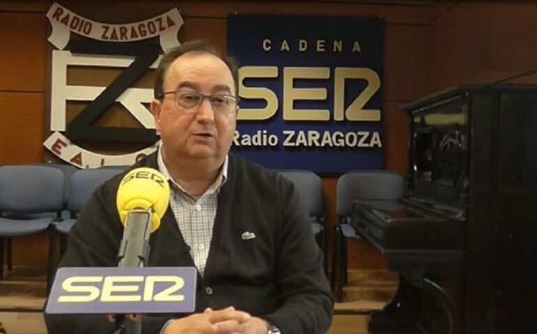 Pascual Grasa, en los estudios de Radio Zaragoza