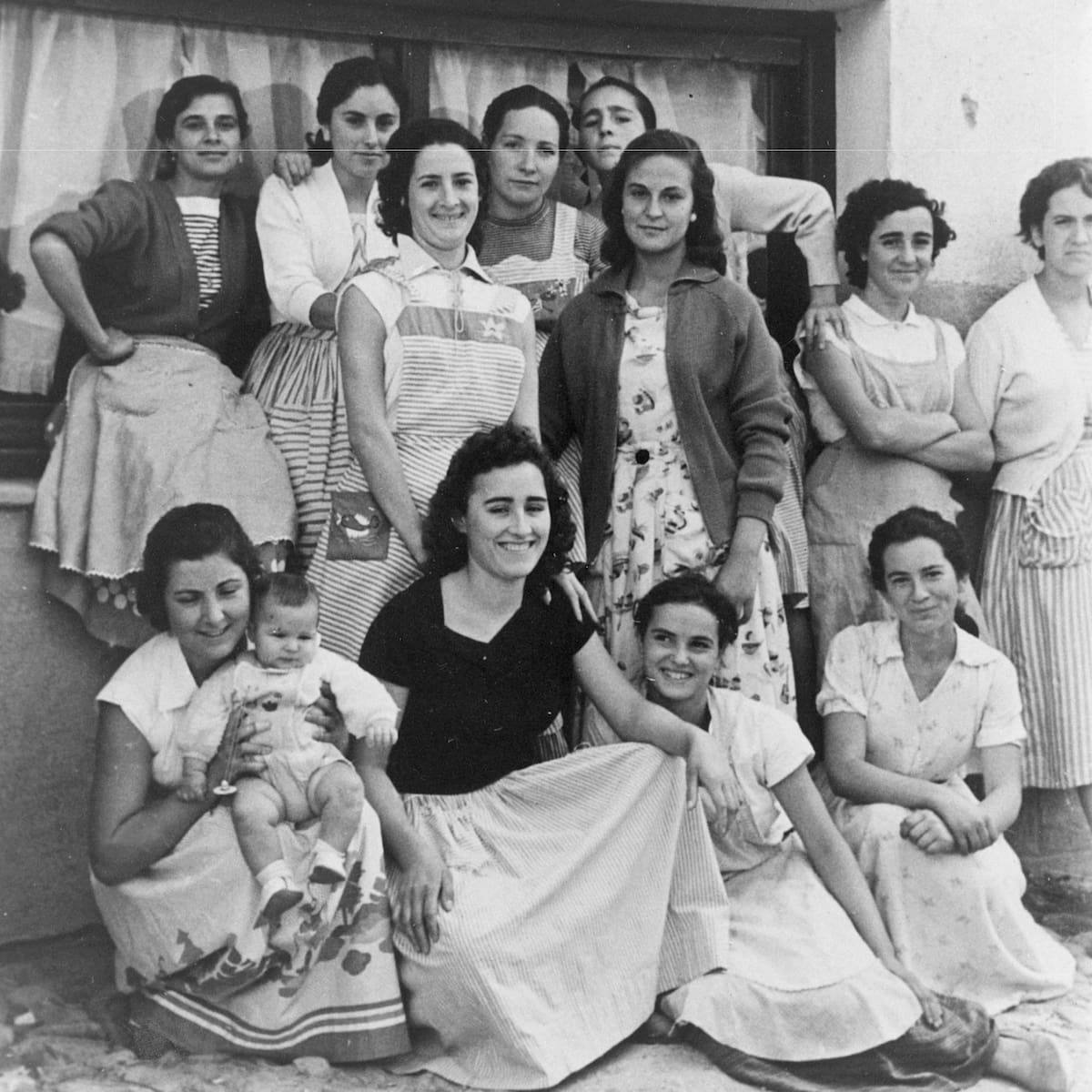 Una exposición muestra cómo vivían y vestían las mujeres de San Sebastián de los Reyes del siglo XX