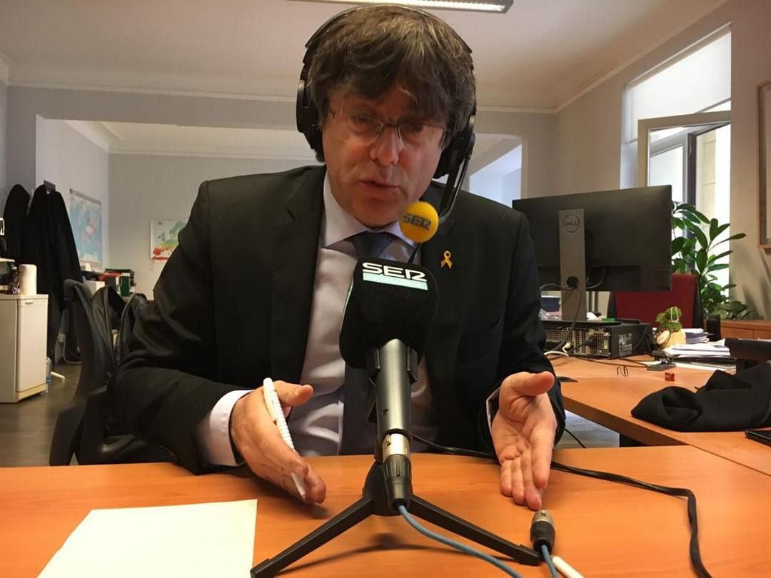 Carles Puigdemont en la delegación de la Cadena SER en Bruselas