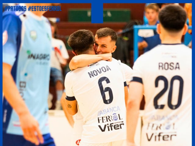 Celebración de uno de los goles este martes en A Malata ante el Inagroup El Ejido (foto: O Parrulo Ferrol)