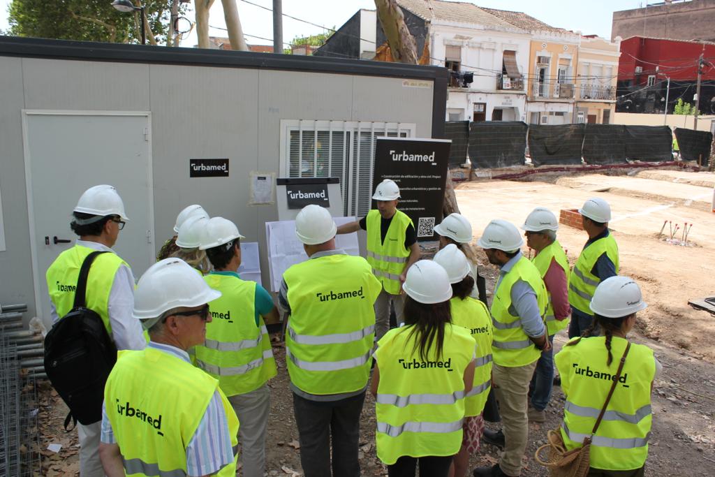 Las concejalas Julia Climent y Marta Torrado visitan el nuevo centro de día del Cabanyal, en València, que está previsto que abra sus puertas en 2024.