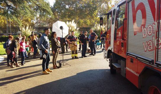 Algunos de los vehículos de bomberos han servido como fondo de fotografía