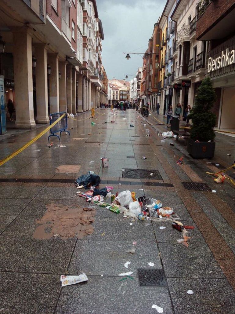 Estado en el que quedó la Calle Mayor de Palencia tras la venta de entradas