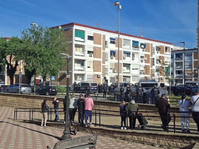 Dispositivo policial en el Barrio de la Fuensanta en Córdoba tras un nuevo crimen de violencia de género en Córdoba