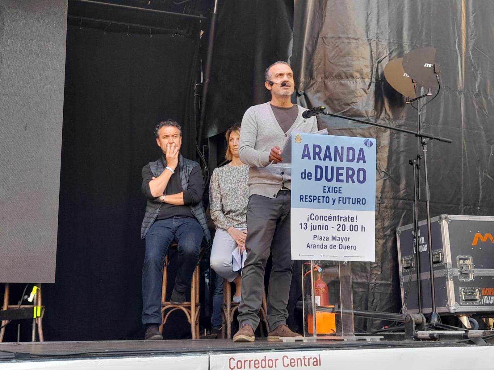 Valentín García, director de contenidos de Radio Aranda Cadena SER, en la concentración por la reapertura del Tren Directo