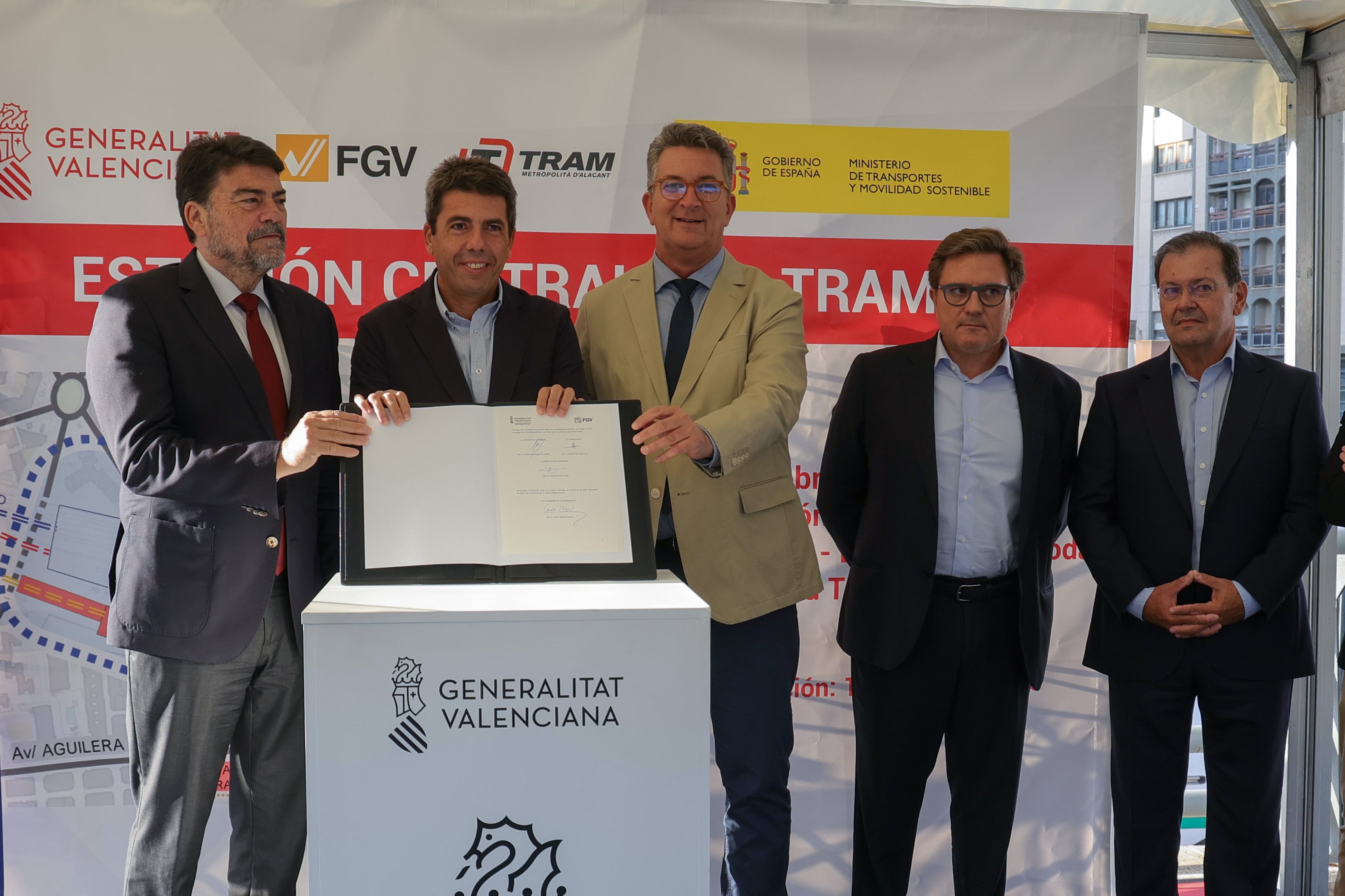 De izquierda a derecha: Luis Barcala, alcalde de Alicante, Carlos Mazón, president de la Generalitat Valenciana y Vicente Martínez Mus, conseller de Infraestructuras