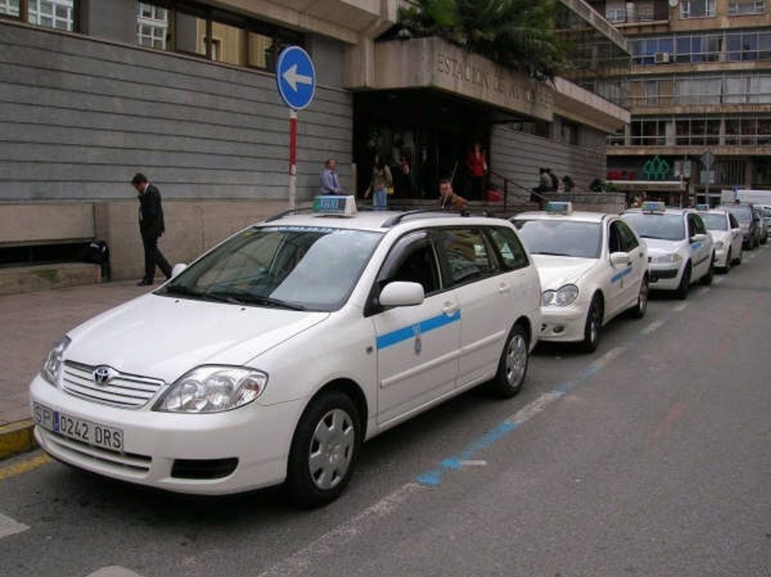 Archivo- Taxis Santander