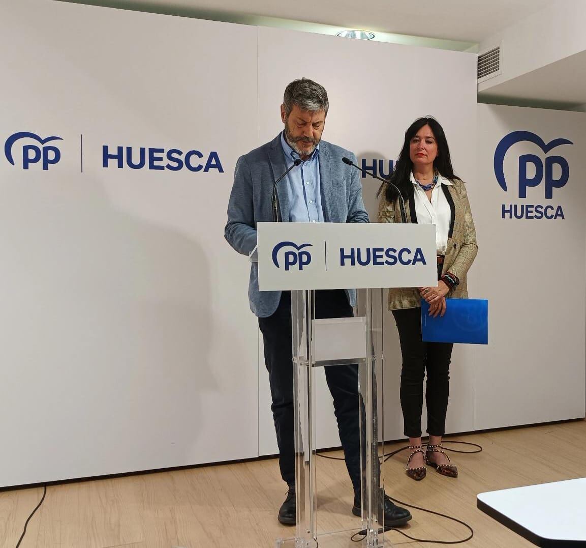 Gerardo Oliván y Lorena Orduna en la presentación.