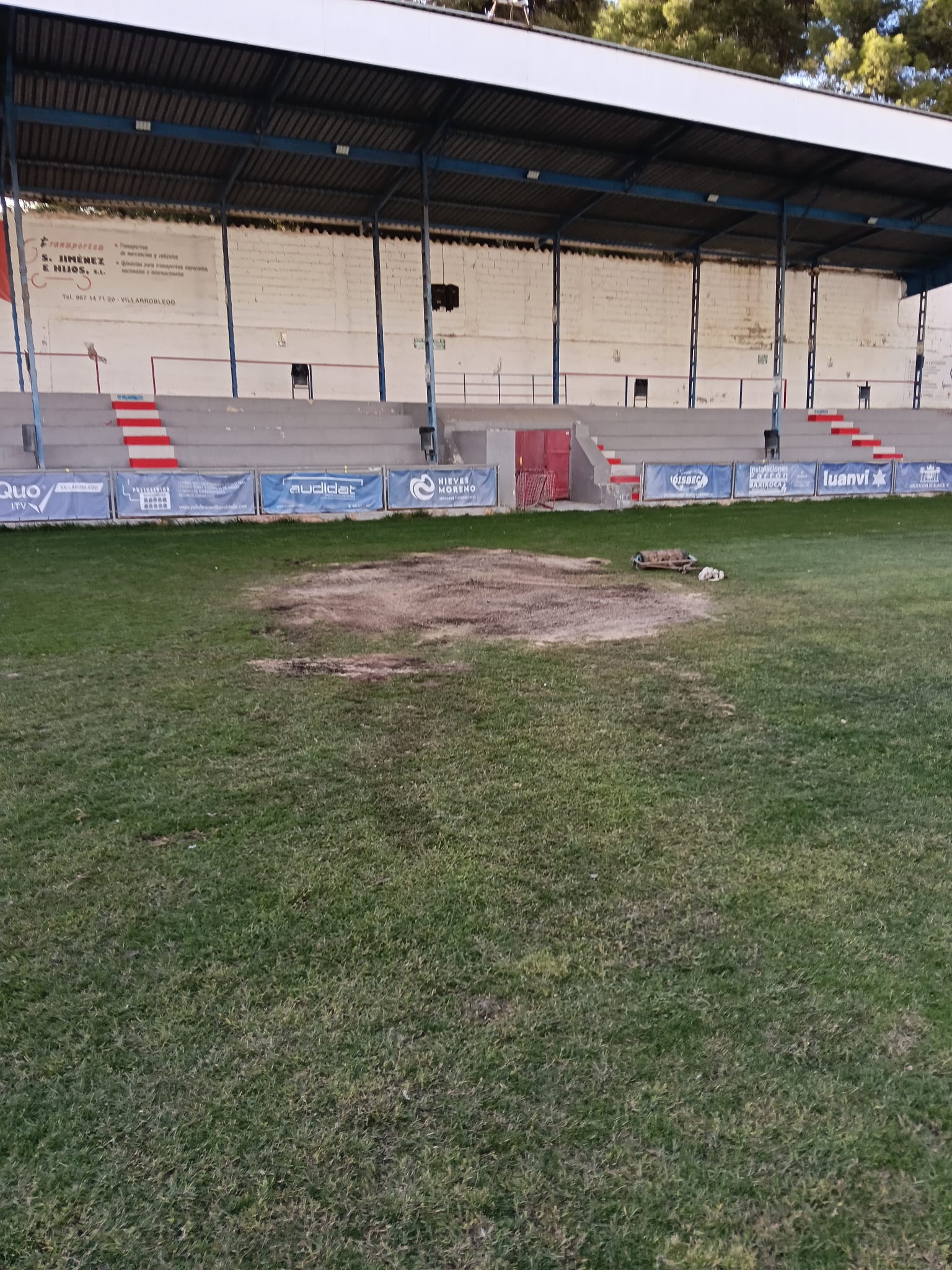 Estado del terreno de juego del estadio Virgen de la Caridad