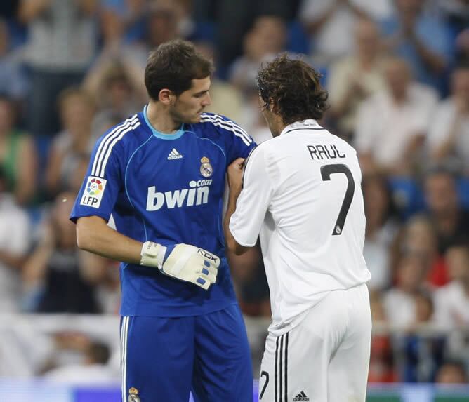Casillas y Raúl en el partido de vuelta de la Supercopa frente al Valencia