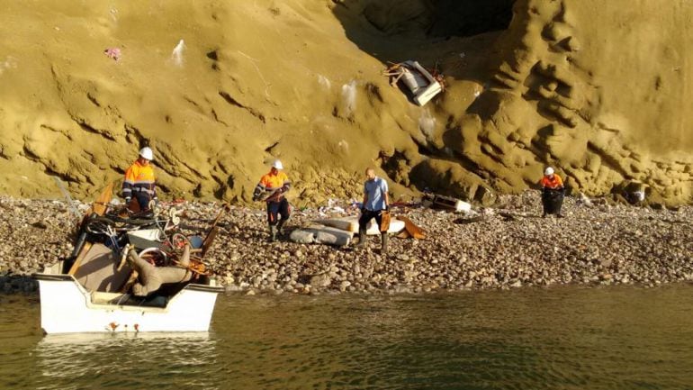 Un momento durante los trabajos de limpieza