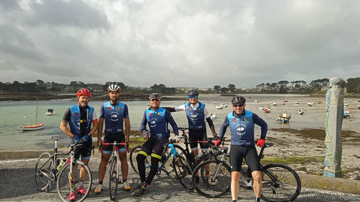 Los componentes del Ribera Team repasan su próxima participación en la Tro Bro León en la Bretaña francesa