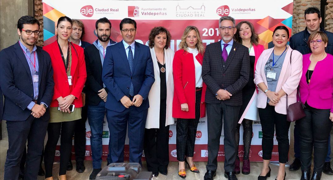 Foto de familia de la inauguración de la novena edición de Conecta 2019