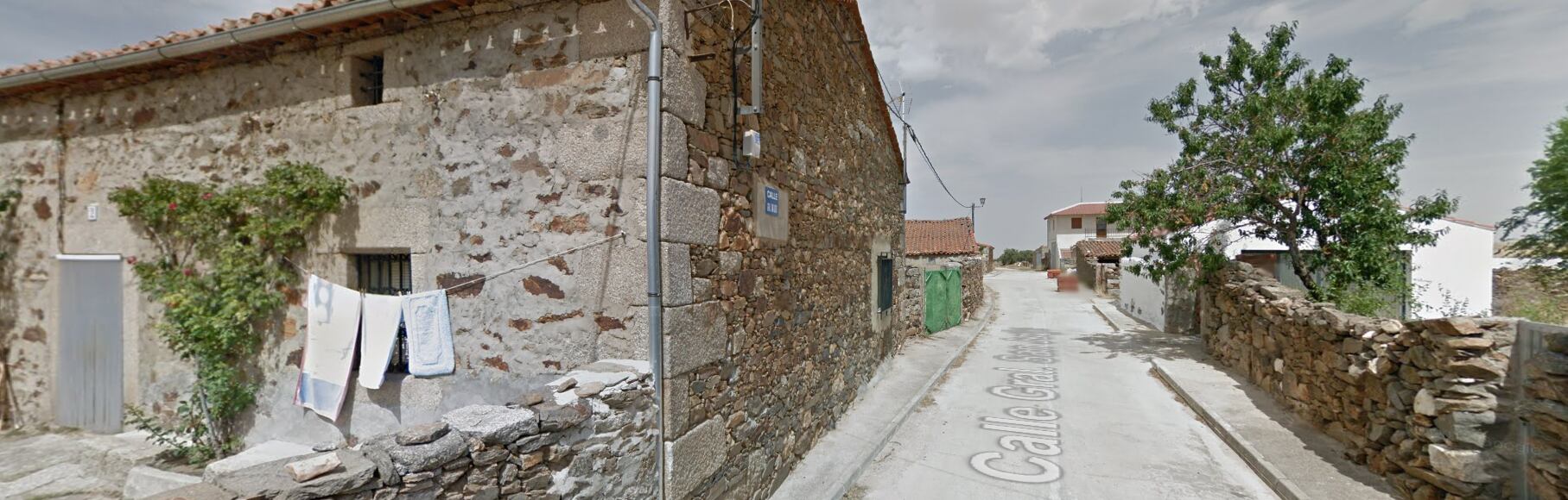 Calle General Sanjurjo, en Gallegos de Sobrinos (Ávila)