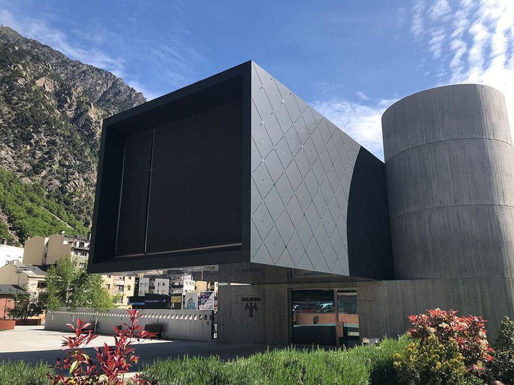 Façana de l'espai Columba que allotja els frescos de Santa Coloma i que es podrà visitar de forma gratuïta dijous amb motiu del Dia internacional dels museus.