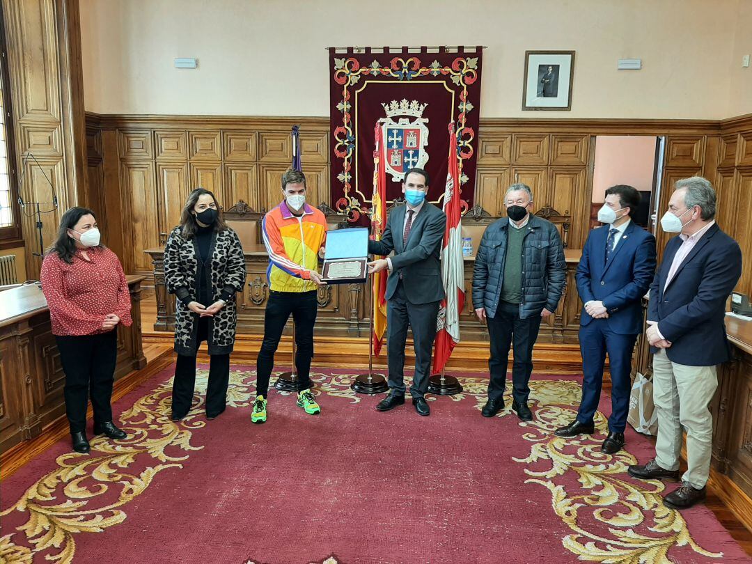 Reconocimiento a Óscar Husillos en el Ayuntamiento de Palencia