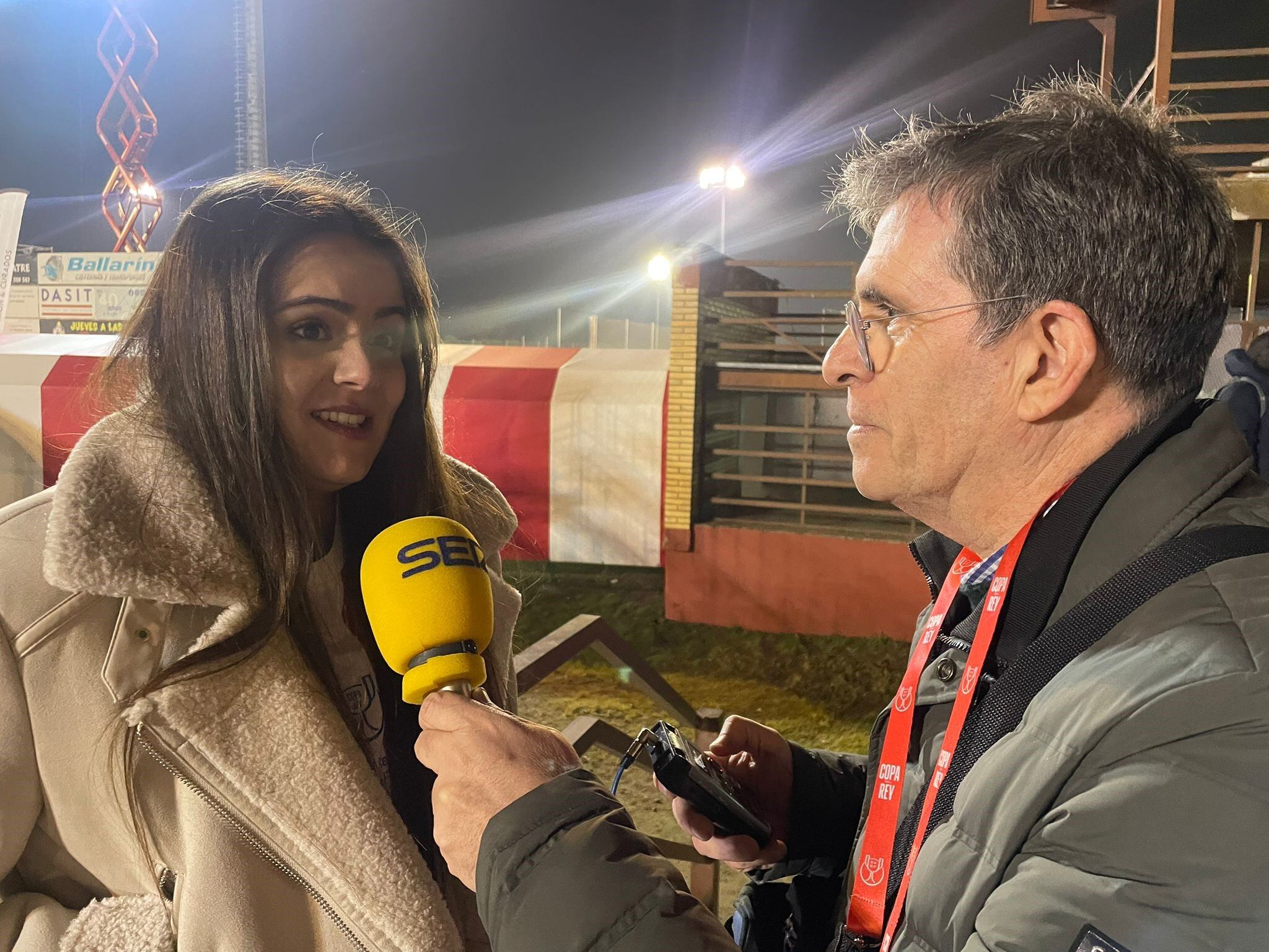 Pilar Miranda atiende a Carrusel Deportivo de la Cadena Ser tras la petición de mano de su novio, Israel García