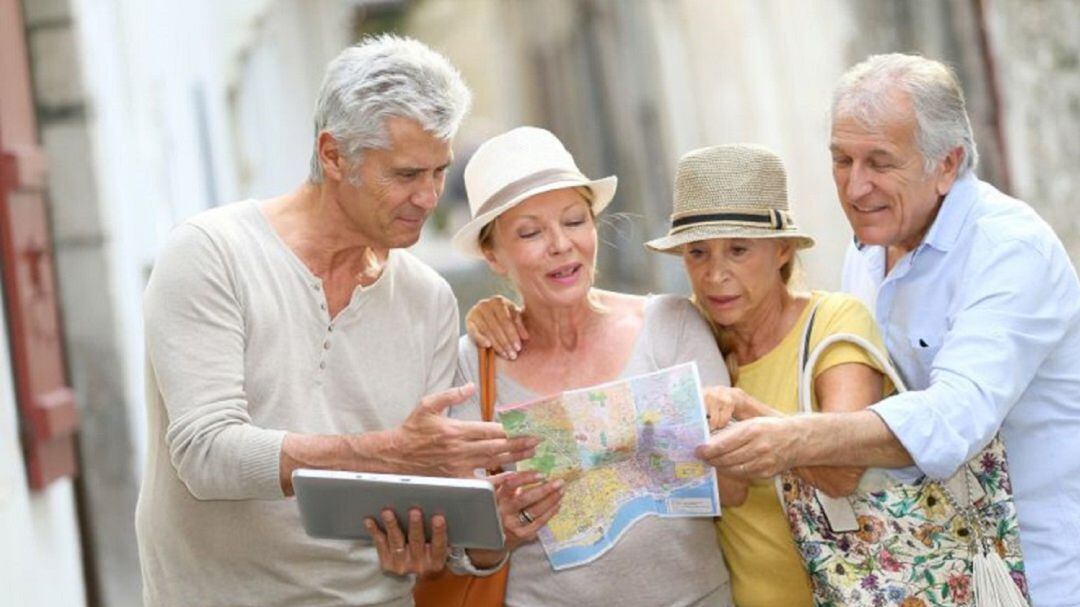 Imagen de archivo de varios turistas del Imserso