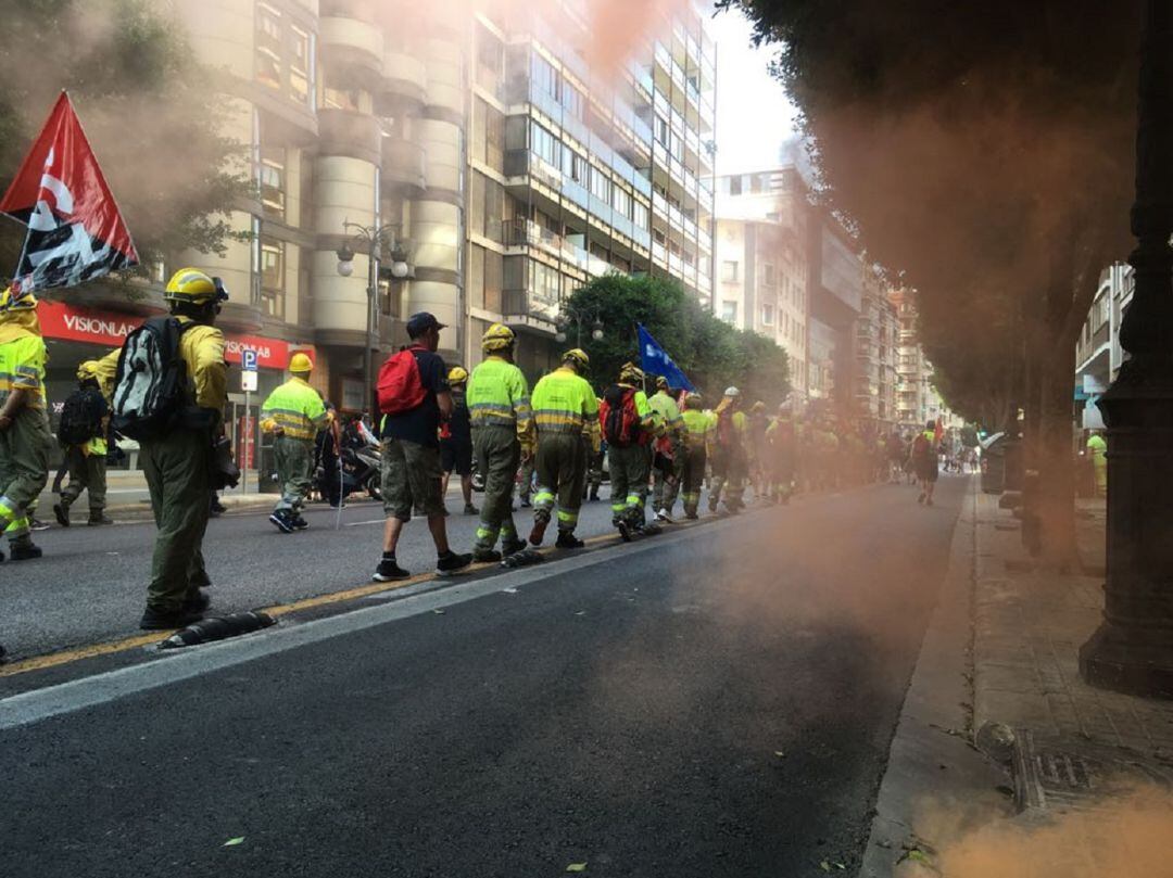 Manifestación de los bomberos forestales en una foto de archivo