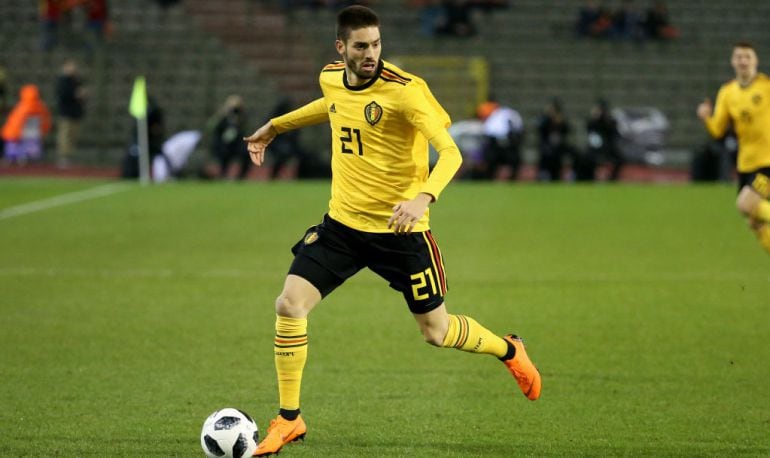 Yannick Carrasco maneja una pelota durante el amistoso frente a Arabia Saudí