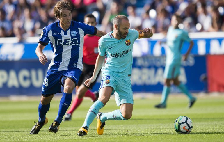 Andrés Iniesta durante un partido con el Barça 