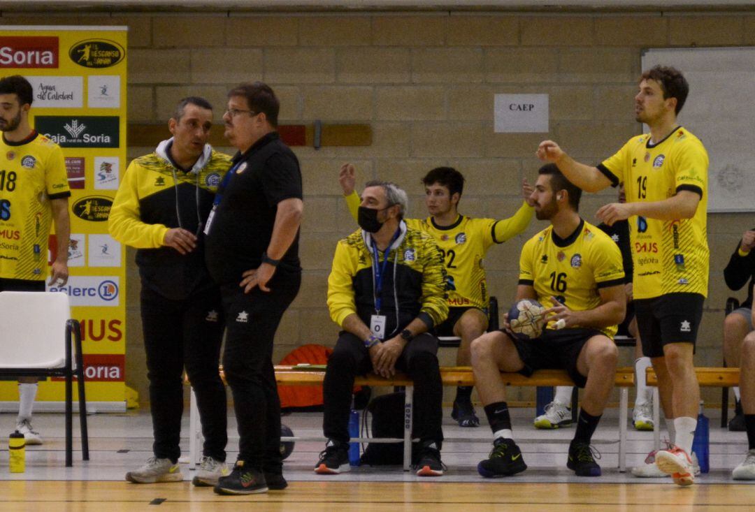 Jordi Lluelles, junto a Litos, en partido celebrado en Los Pajaritos.