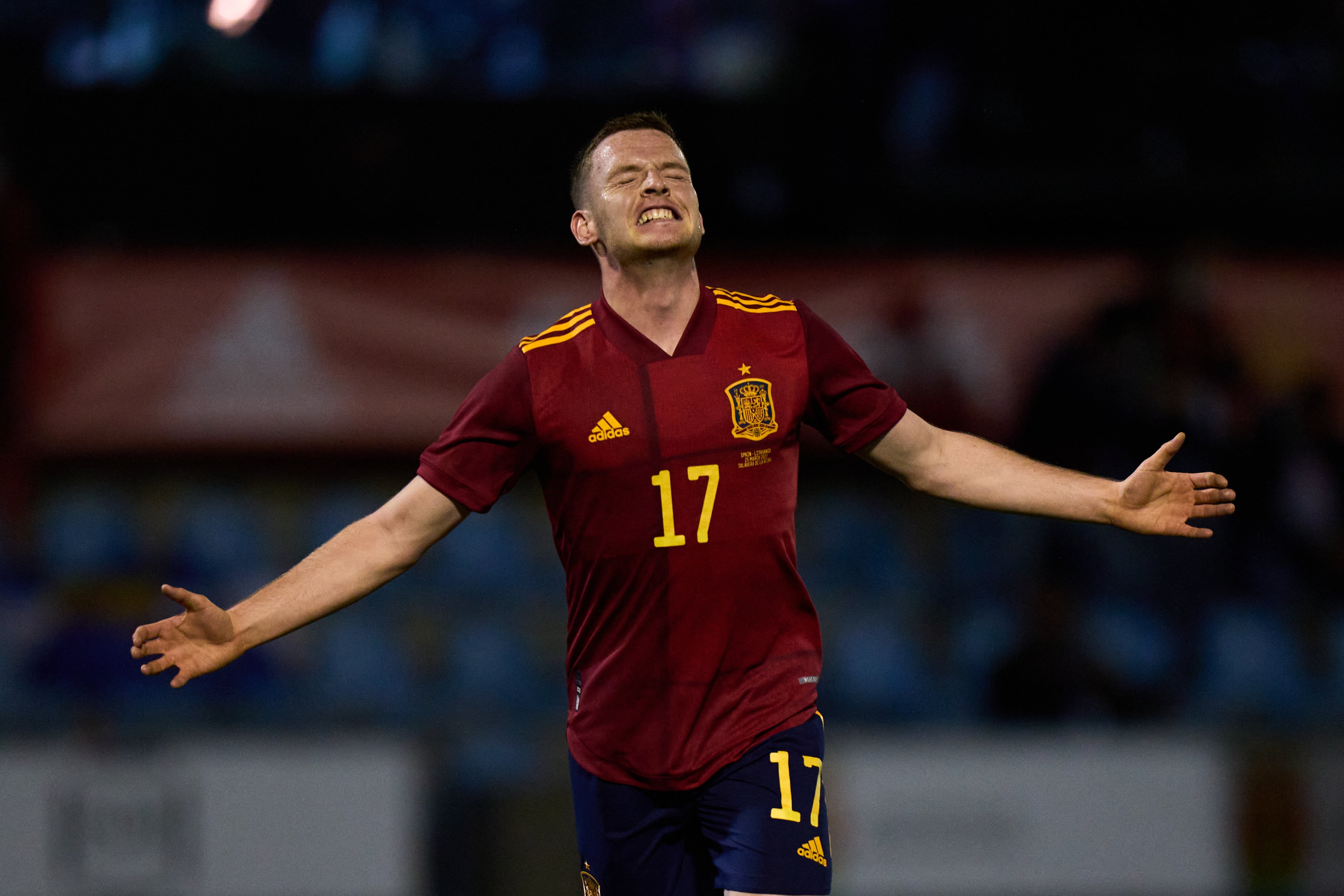 Sergio Gómez, que regresará a Huesca, celebra un gol en los partidos clasificatorios para el Europeo Sub-21 que se jugará en 2023 (Photo by Angel Martinez/Getty Images)